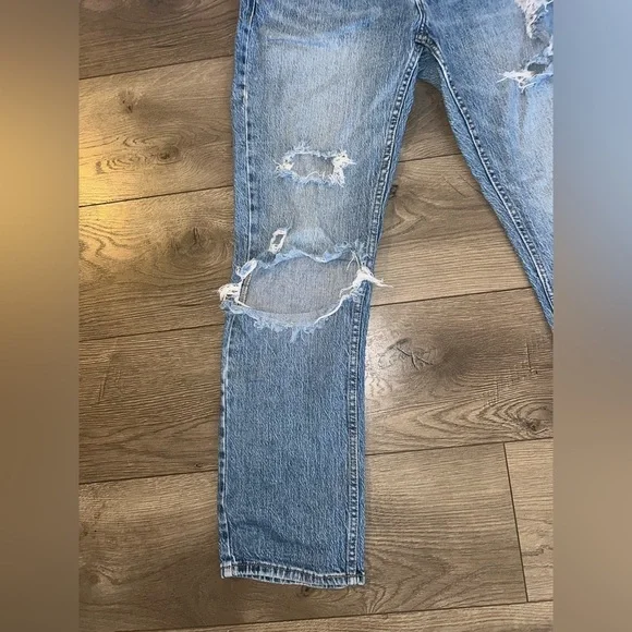 Old Navy Women's Distressed Light Blue Jeans Size 31/30 - Picture 2 of 7